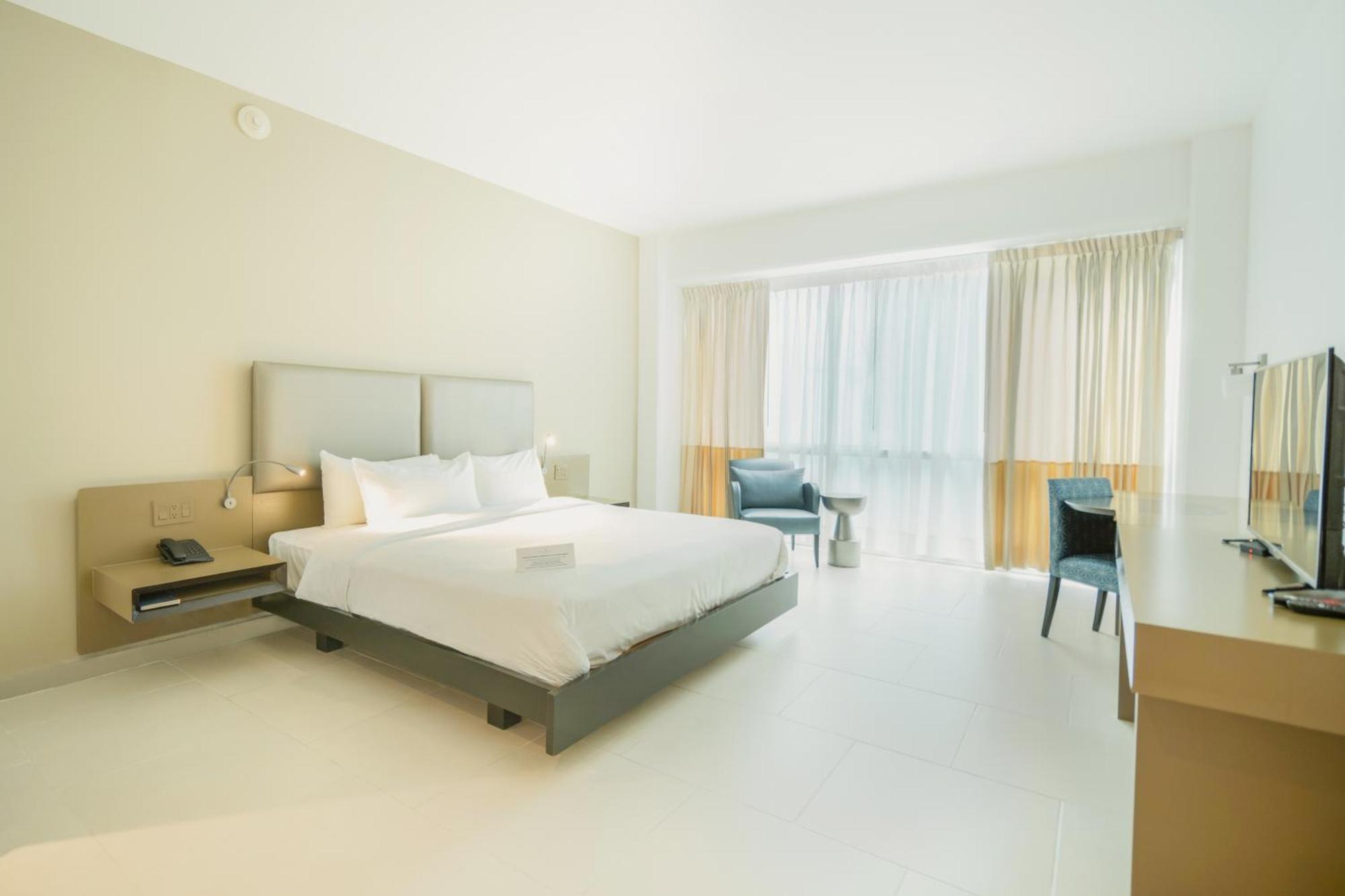 Decapolis Hotel